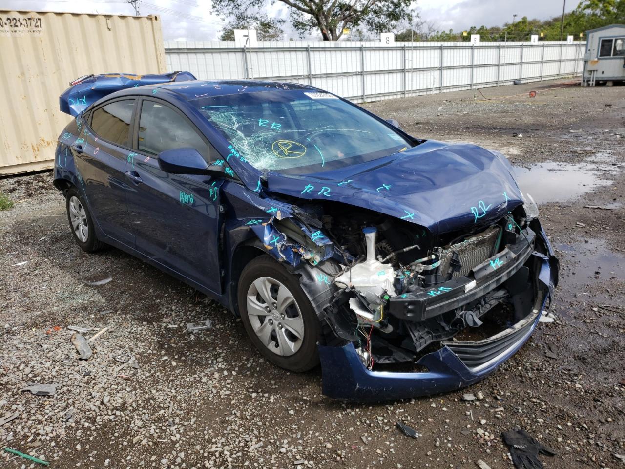 HYUNDAI ELANTRA SE 2016 with VIN 5NPDH4AEXGH667392 - Photo from auction