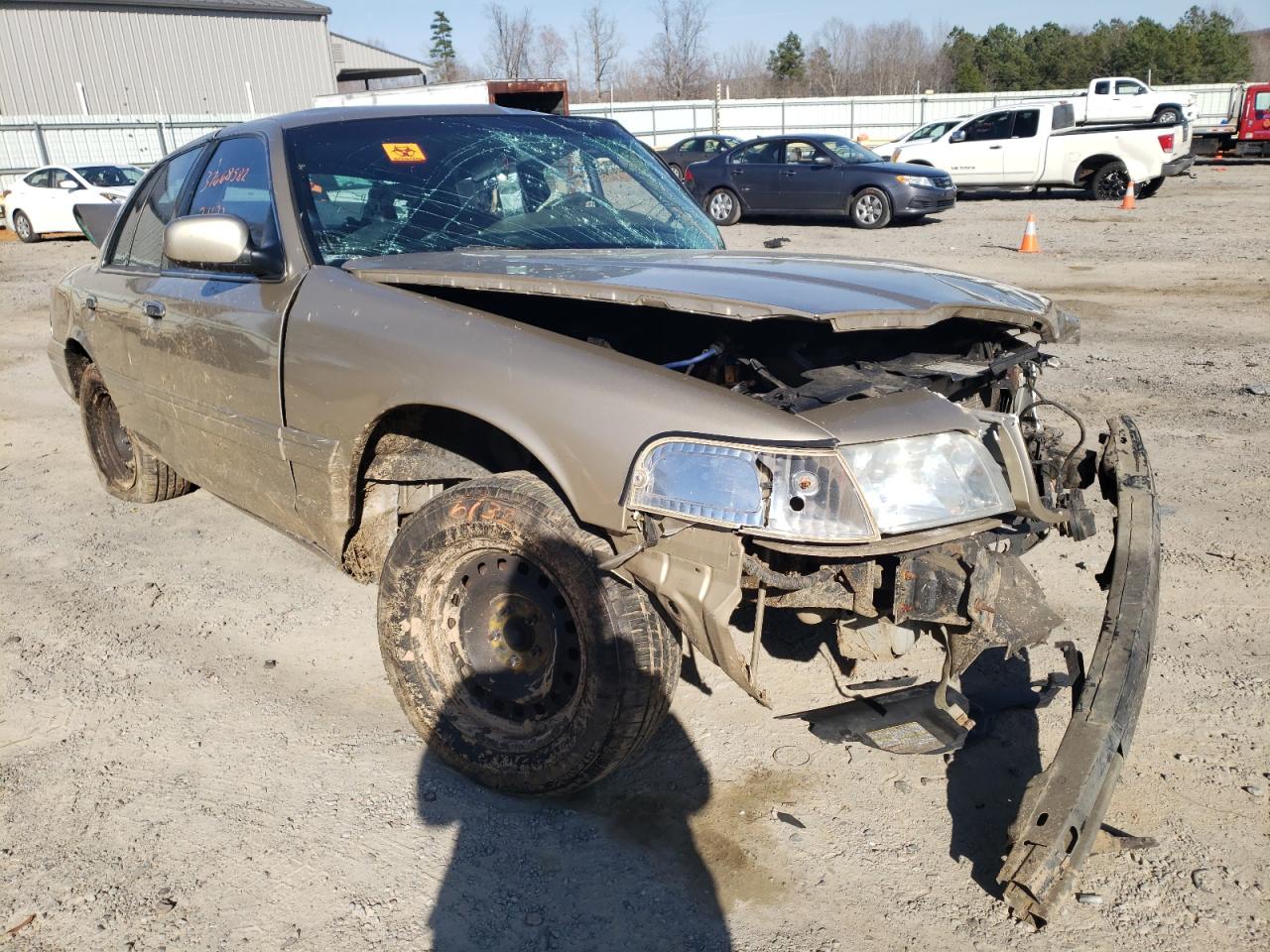FORD CROWN VICT 2000 with VIN 2FAFP71W8YX151513 - Photo from auction