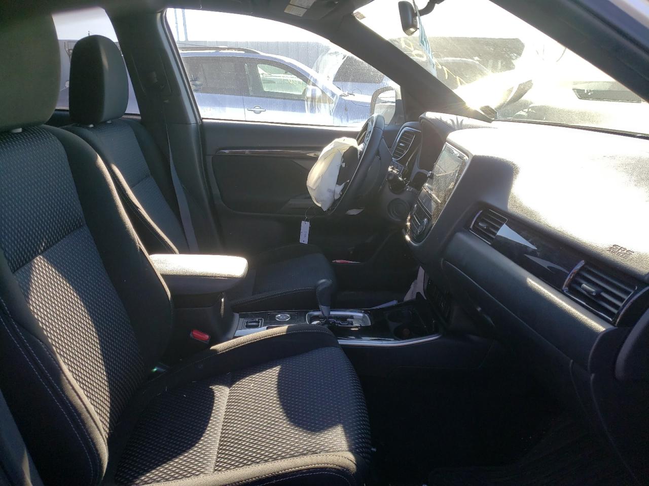 Photo 5 from auction – 2018 MITSUBISHI OUTLANDER with VIN JA4AZ3A37JZ020063