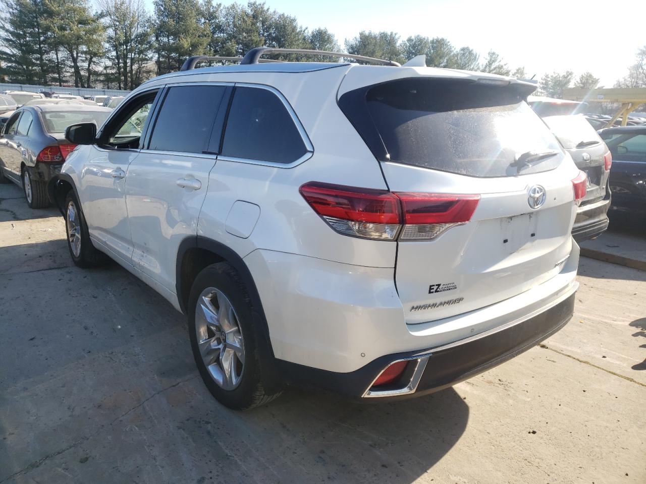 Photo 3 from auction – 2019 TOYOTA HIGHLANDER with VIN 5TDDZRFH0KS977308