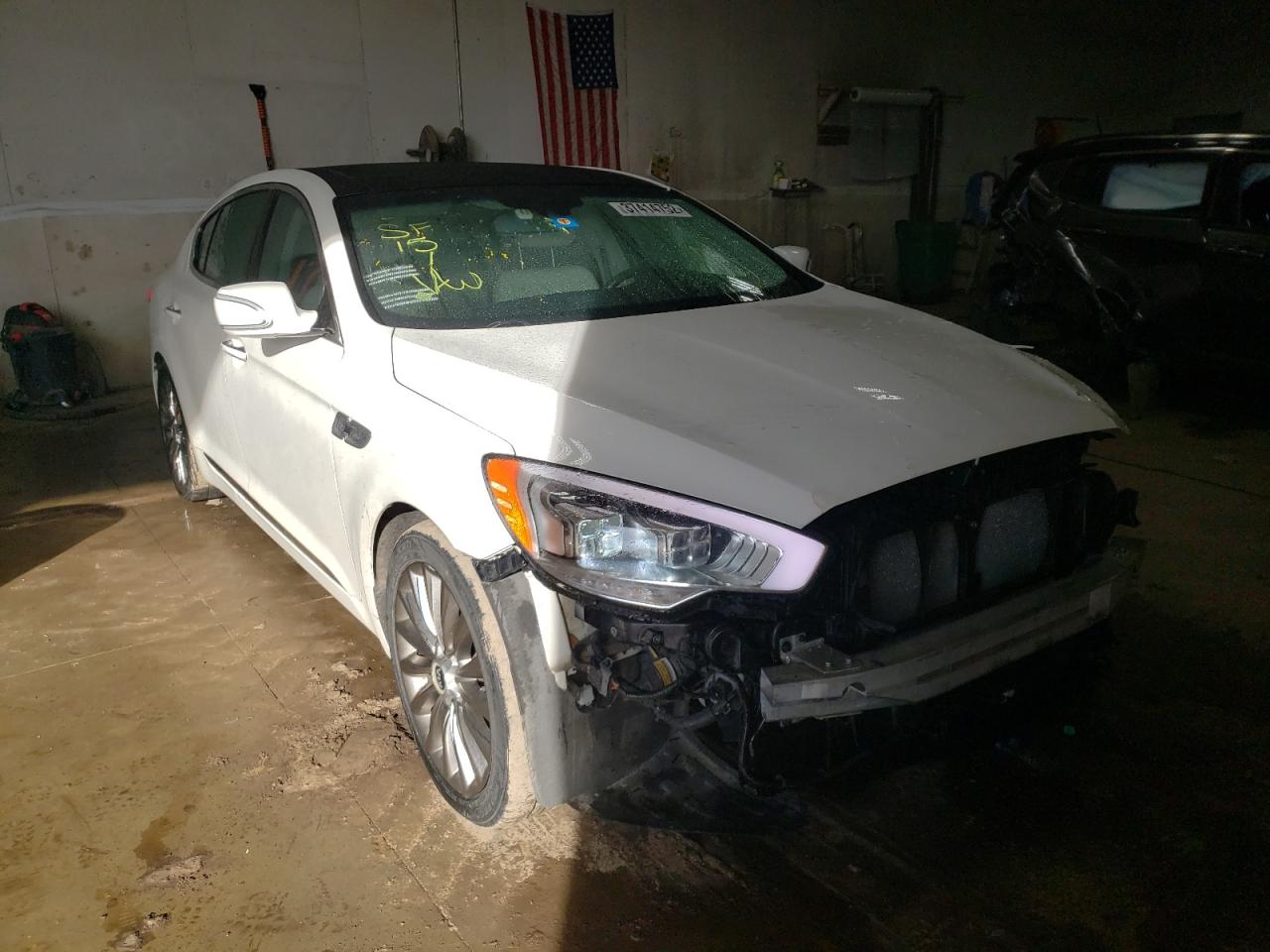 KIA K900 2015 with VIN KNALW4D47F6023133 - Photo from auction