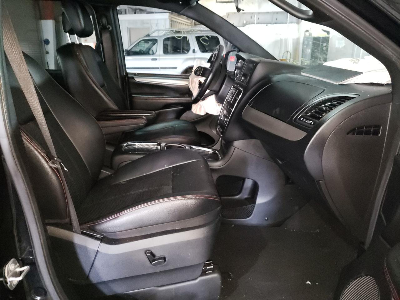 Photo 5 from auction – 2016 DODGE GRAND CARA with VIN 2C4RDGEG8GR344752