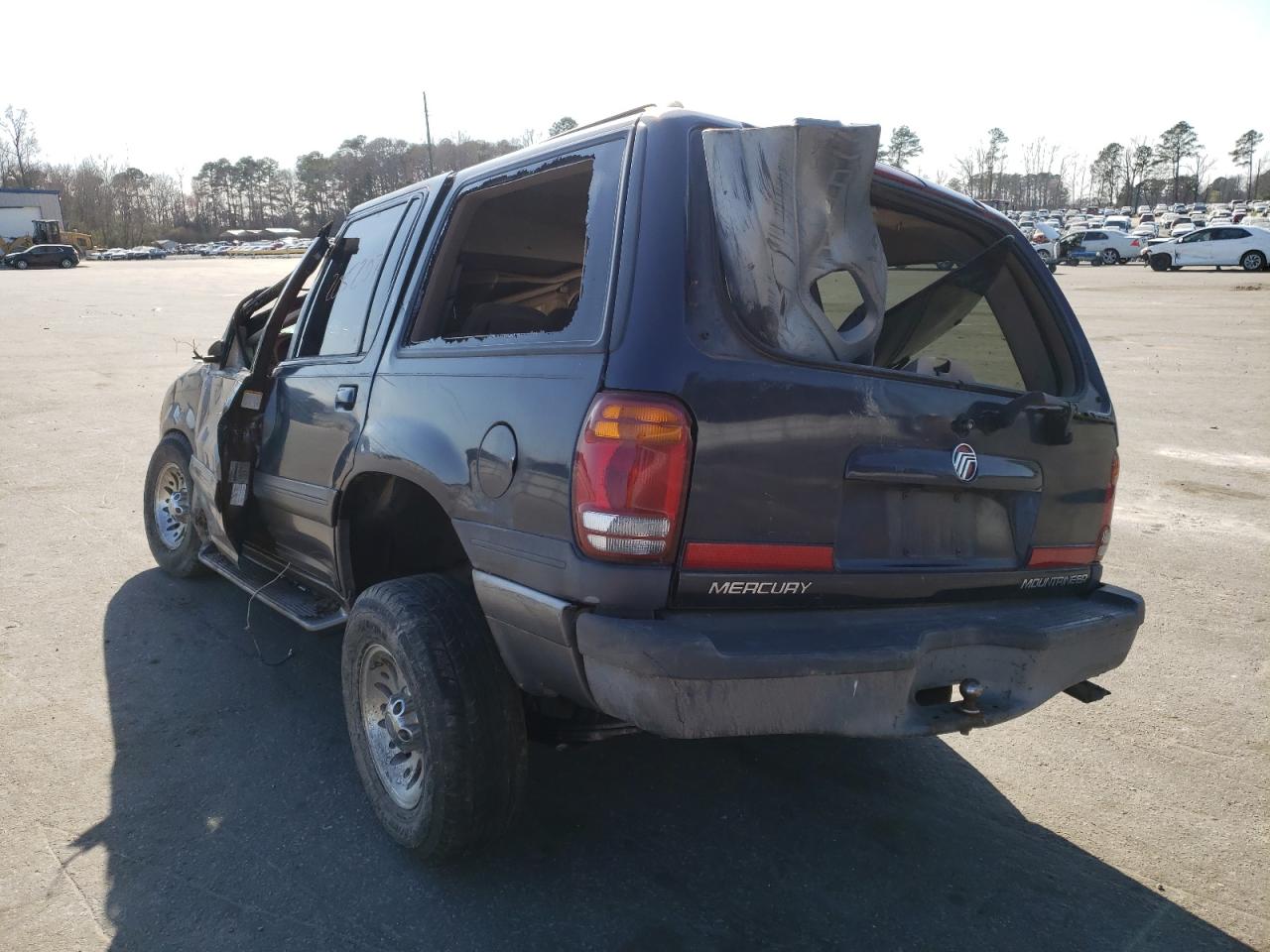 Photo 3 from auction – 2001 MERCURY MOUNTAINEE with VIN 4M2ZU86P81UJ08112