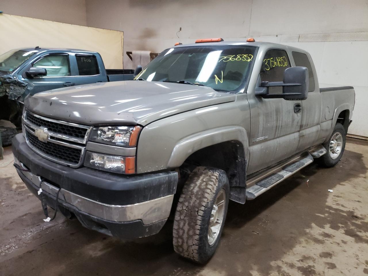 Photo 2 from auction – 2006 CHEVROLET PICK UP with VIN 1GCHK29U36E124533
