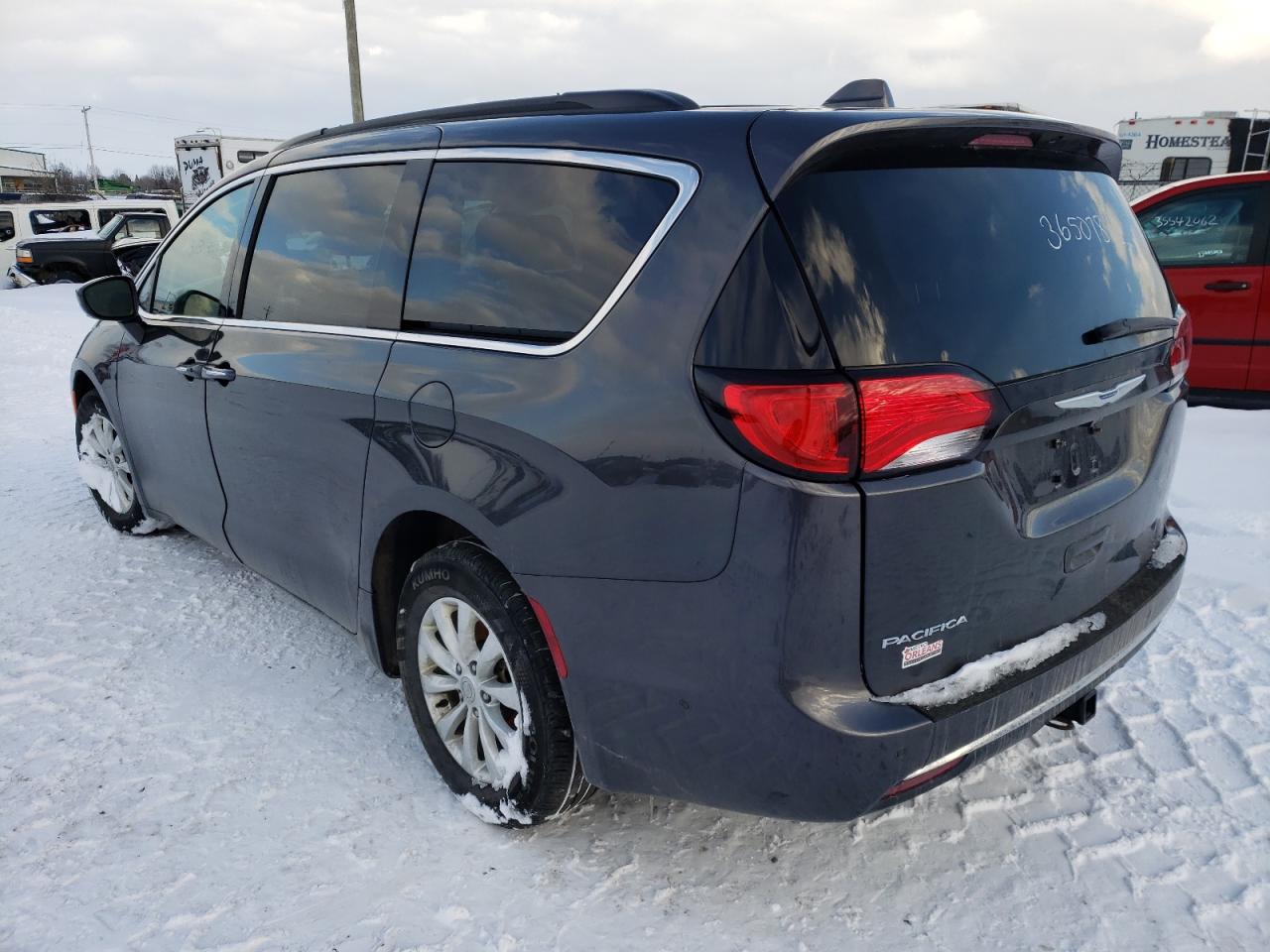 Photo 3 from auction – 2019 CHRYSLER PACIFICA T with VIN 2C4RC1FG9KR588272