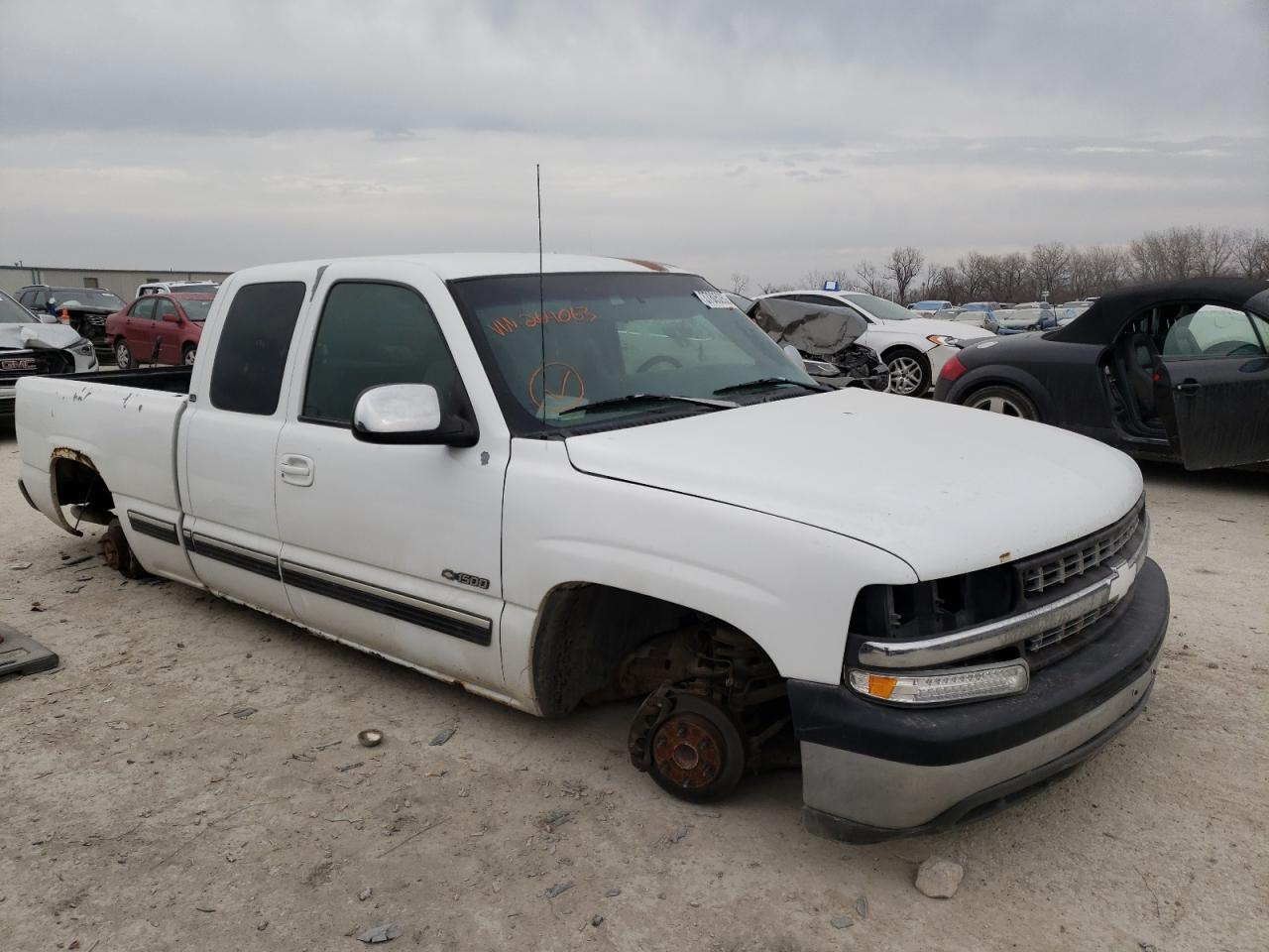 CHEVROLET SILVERADO 2000 with VIN 2GCEC19V2Y1264063 - Photo from auction