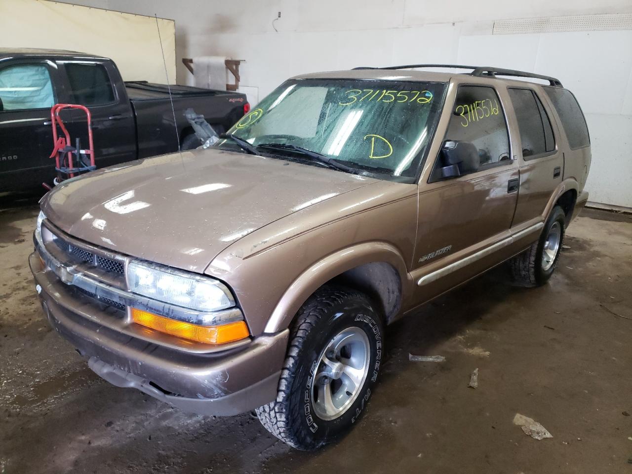 Photo 2 from auction – 2003 CHEVROLET BLAZER with VIN 1GNCS13X33K148763