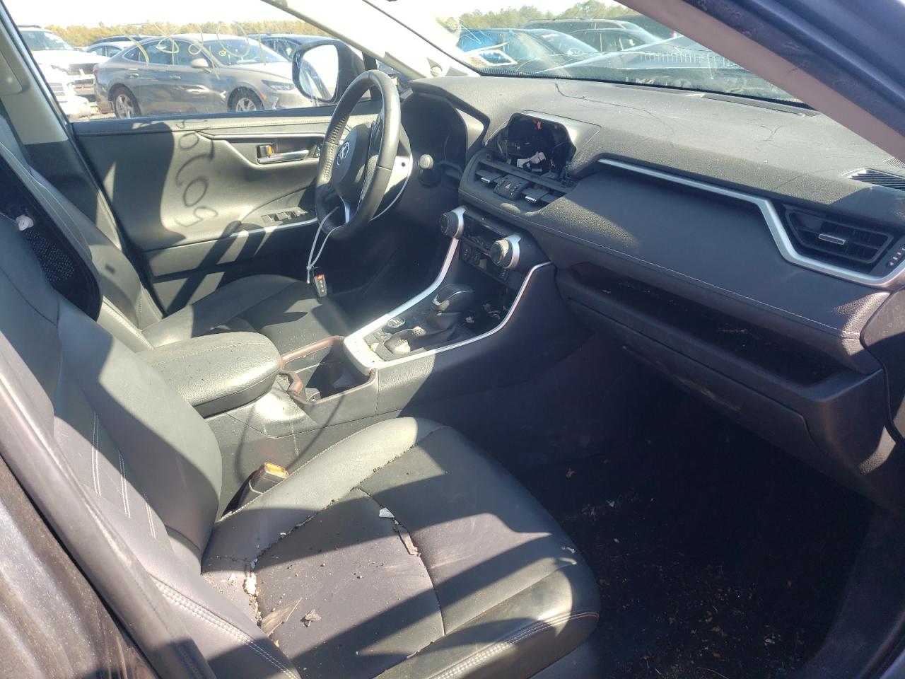 Photo 5 from auction – 2019 TOYOTA RAV4 LIMIT with VIN JTMN1RFV3KD502989