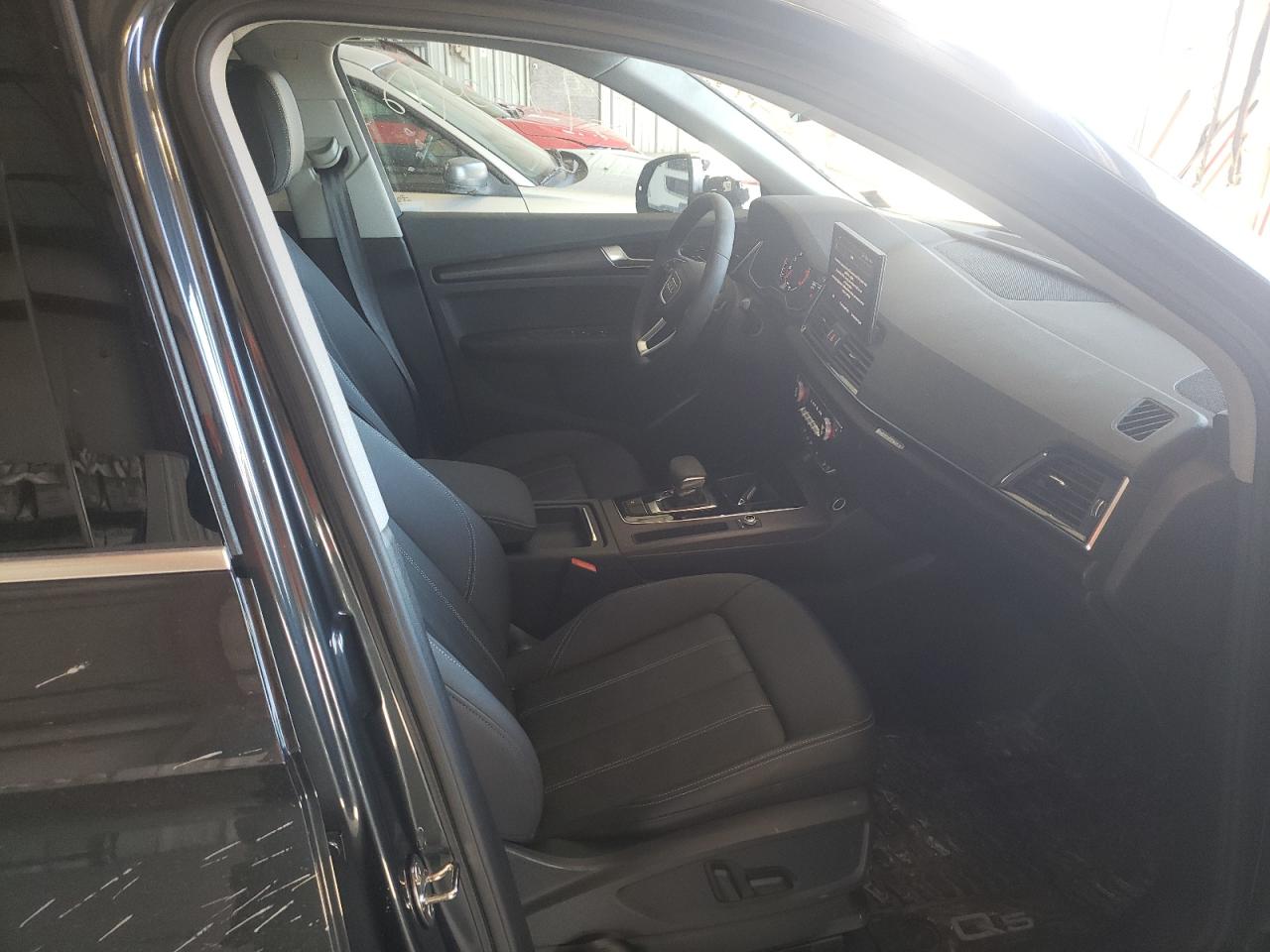 Photo 5 from auction – 2021 AUDI Q5 PREMIUM with VIN WA1AAAFY9M2138256