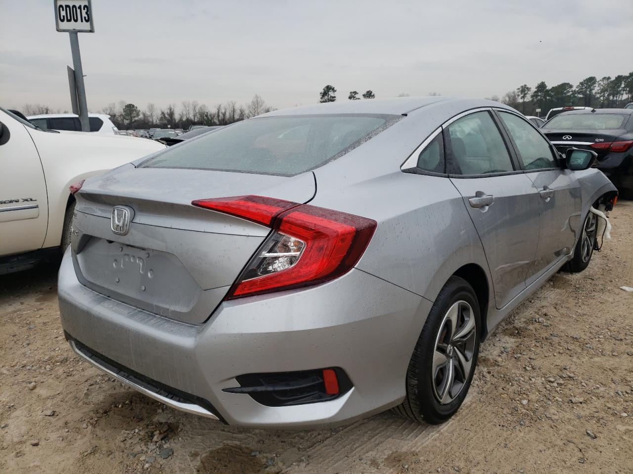 Photo 4 from auction – 2019 HONDA CIVIC LX with VIN 19XFC2F62KE019216