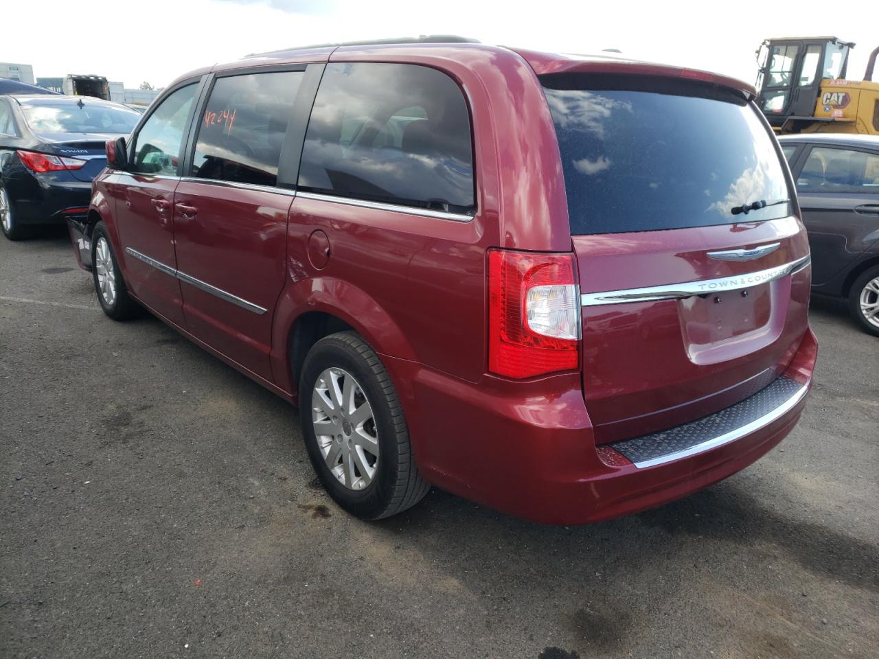 Photo 3 from auction – 2016 CHRYSLER TOWN & COU with VIN 2C4RC1BG3GR112256