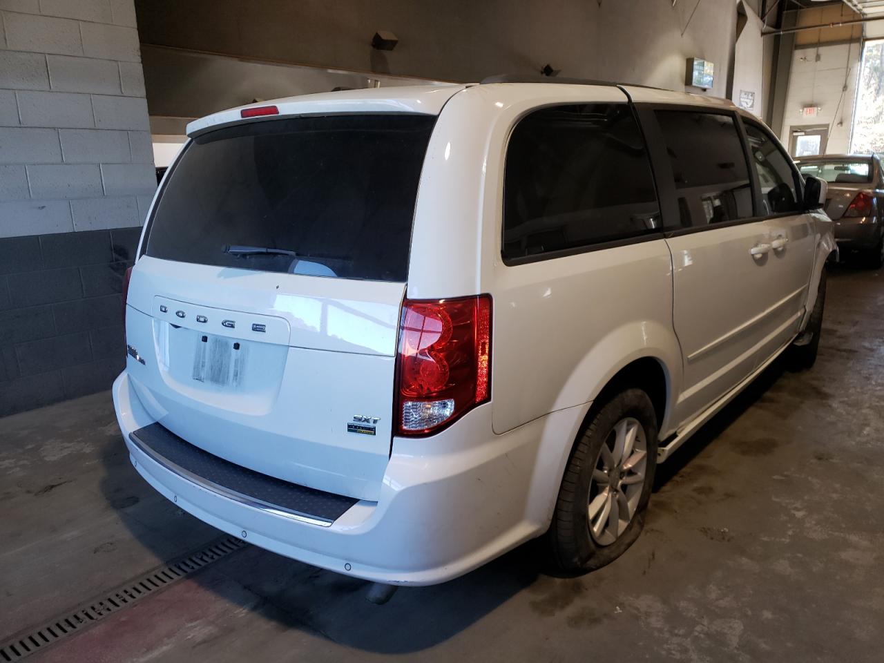 Photo 4 from auction – 2016 DODGE GRAND CARA with VIN 2C4RDGCG0GR369597