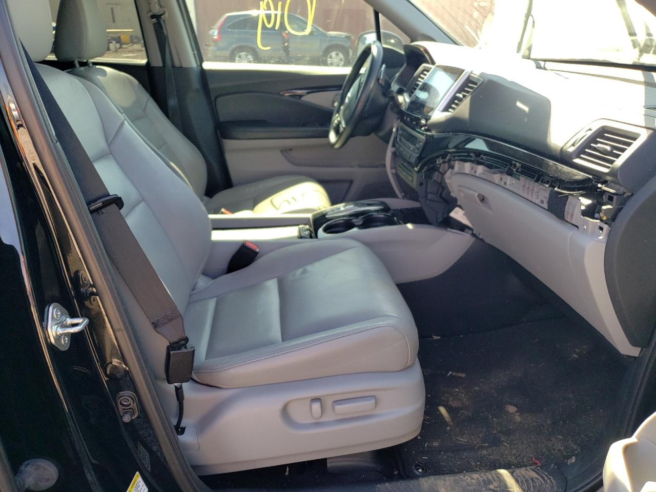 Photo 5 from auction – 2016 HONDA PILOT TOUR with VIN 5FNYF5H94GB004744