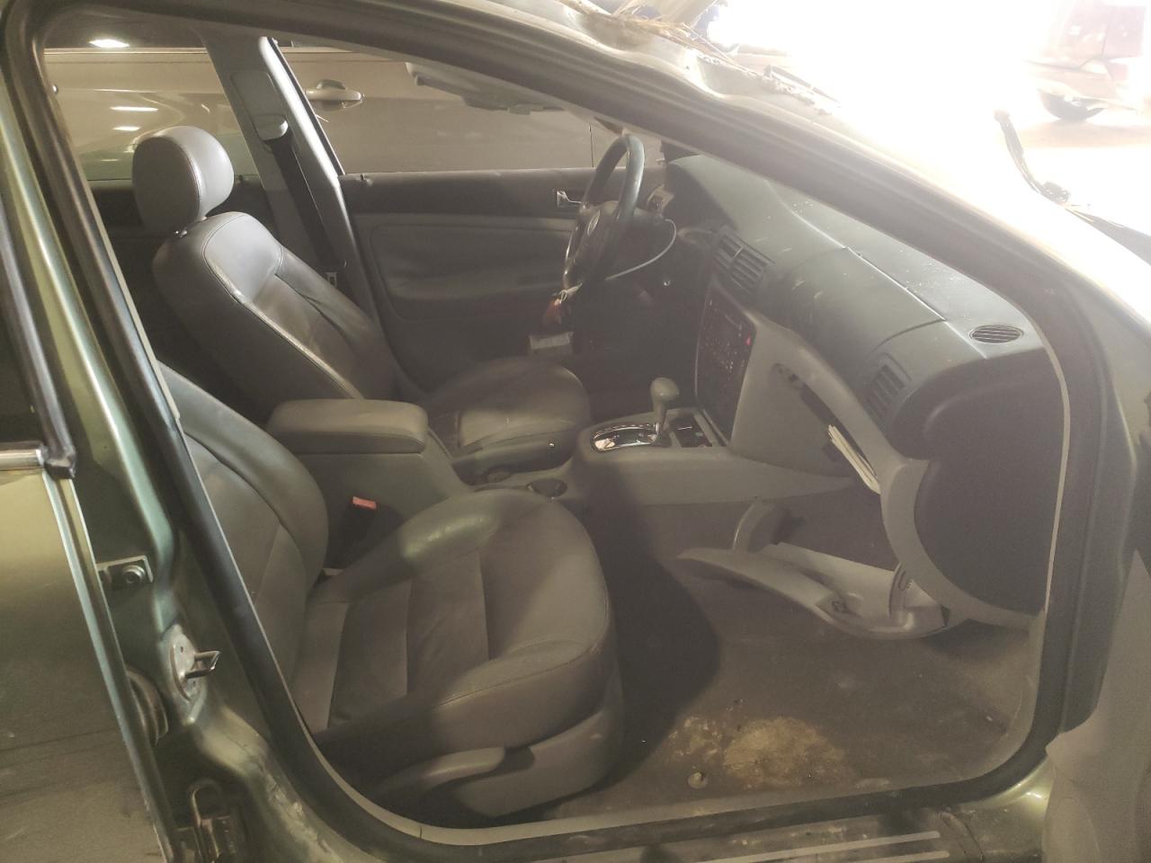 Photo 5 from auction – 2004 VOLKSWAGEN PASSAT GLS with VIN WVWPD63B64P041734