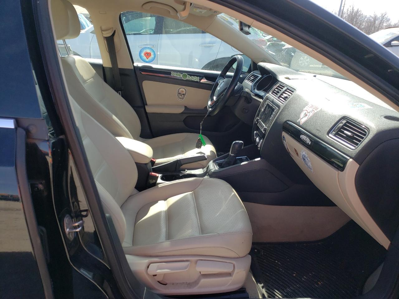 Photo 5 from auction – 2016 VOLKSWAGEN JETTA SEL with VIN 3VWL17AJ9GM236953