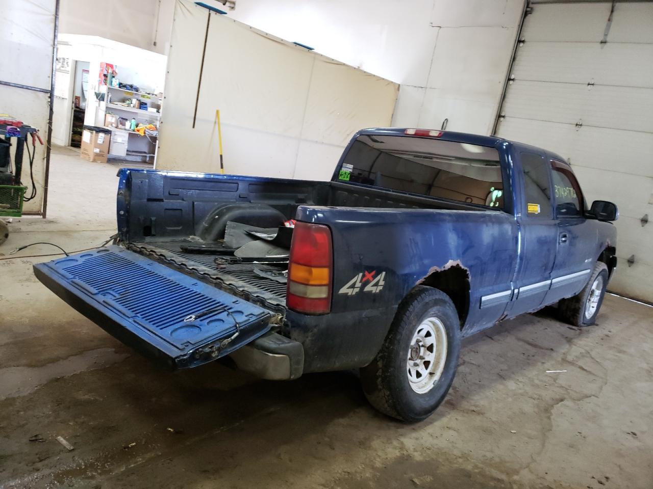 Photo 4 from auction – 2002 CHEVROLET SILVERADO with VIN 2GCEK19T421232028