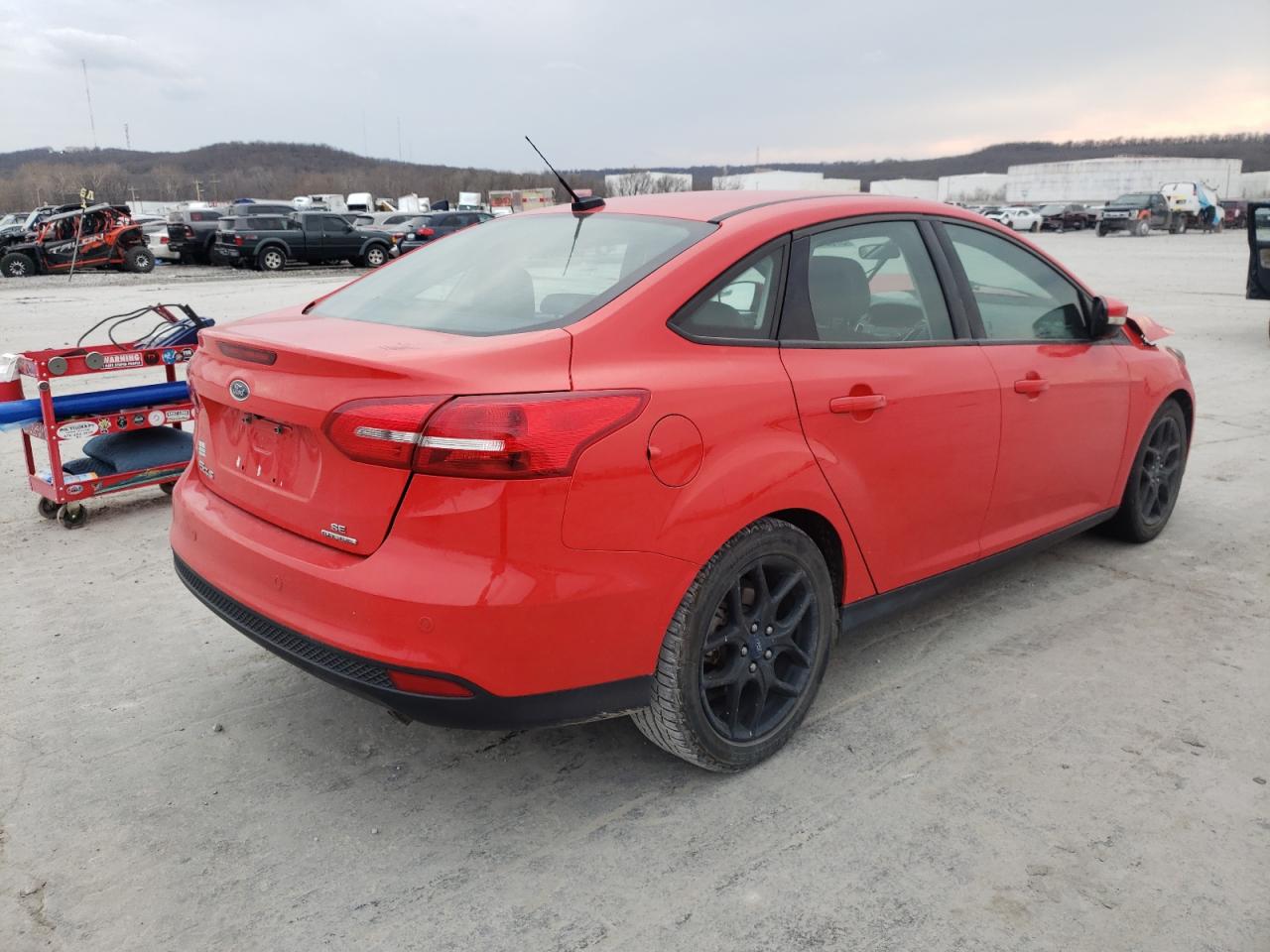 Photo 4 from auction – 2016 FORD FOCUS SE with VIN 1FADP3F24GL389764