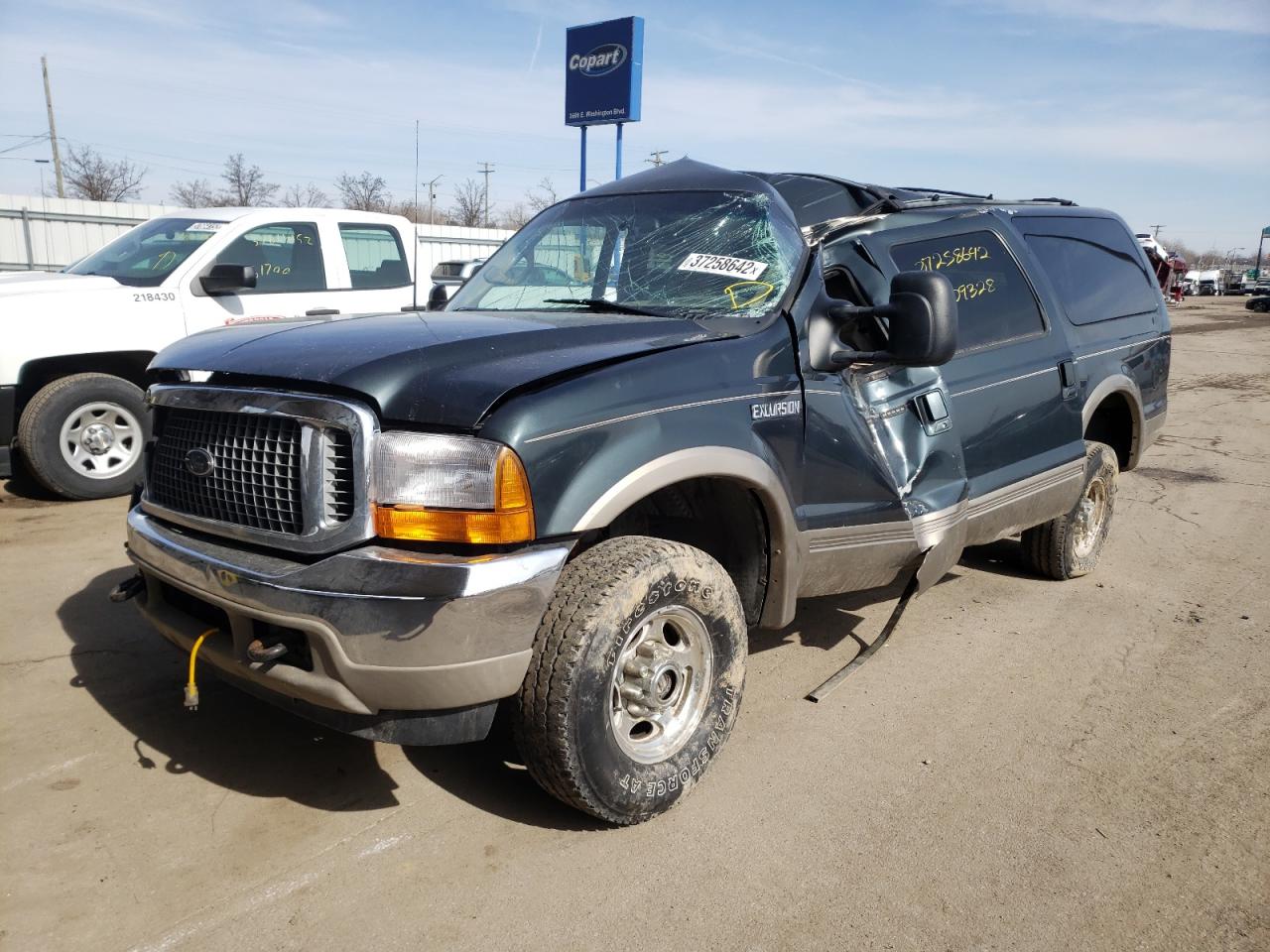 Photo 2 from auction – 2000 FORD EXCURSION with VIN 1FMSU43FXYEE35350