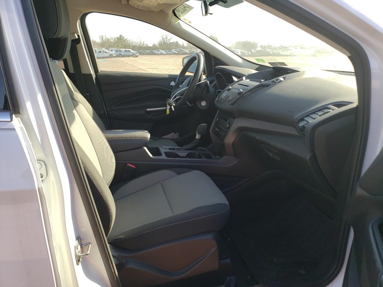 Photo 5 from auction – 2017 FORD ESCAPE SE with VIN 1FMCU9GD8HUA56993
