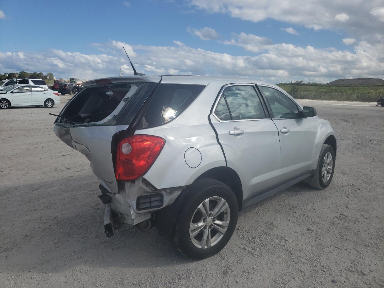 Photo 4 from auction – 2013 CHEVROLET EQUINOX LS with VIN 1GNALBEK9DZ102407