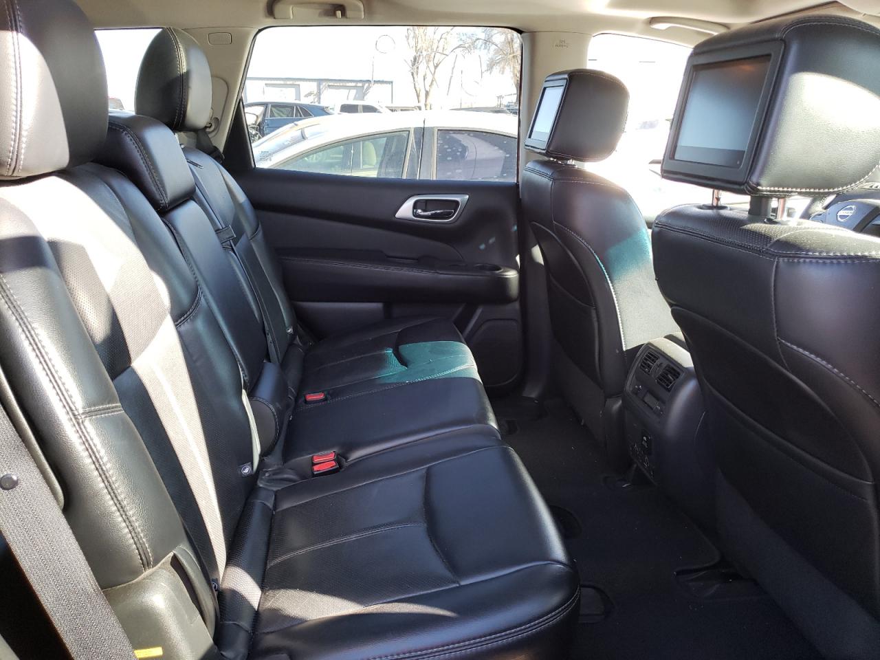 Photo 6 from auction – 2017 NISSAN PATHFINDER with VIN 5N1DR2MMXHC913449