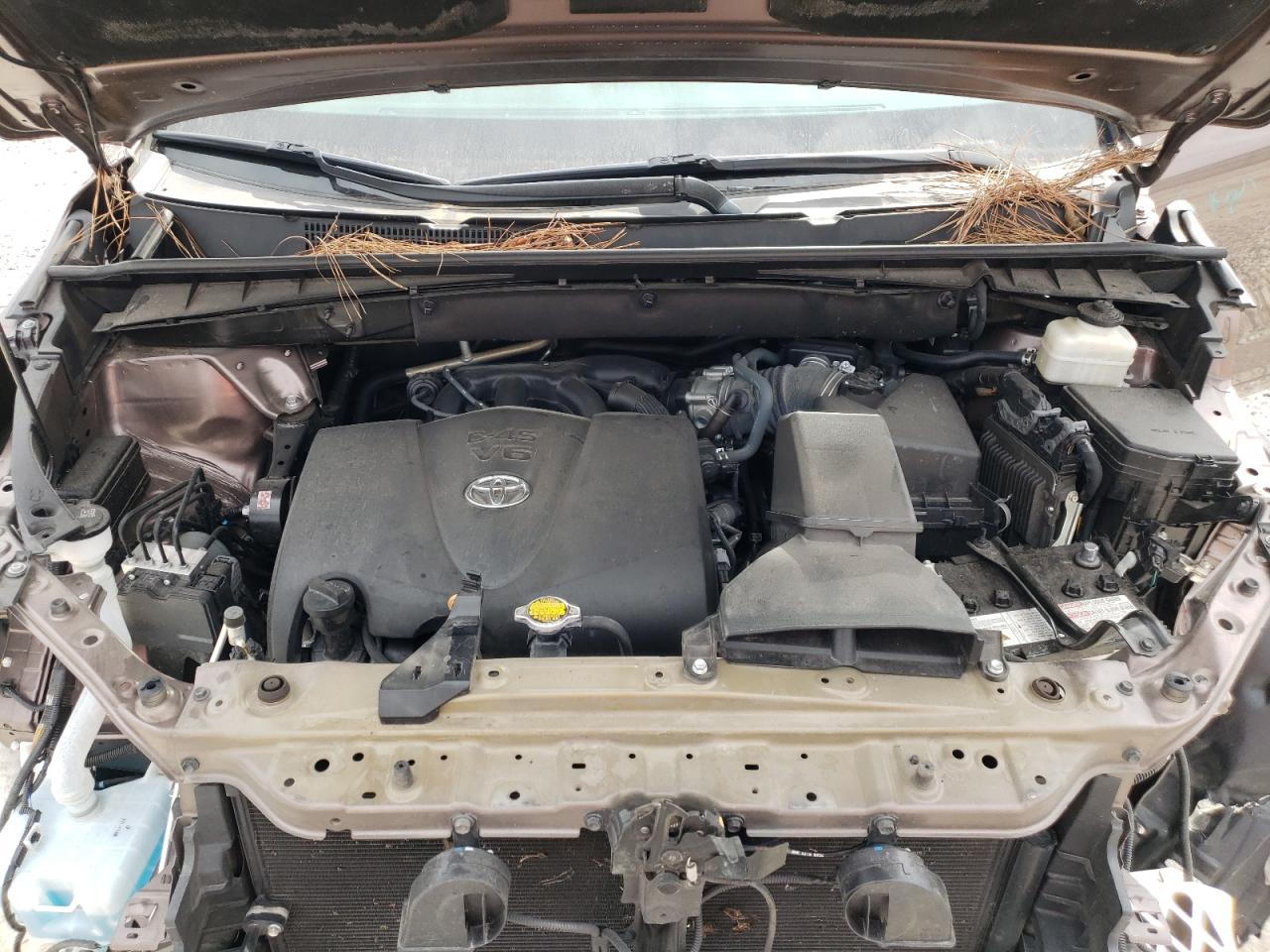 Photo 7 from auction – 2017 TOYOTA HIGHLANDER with VIN 5TDKZRFHXHS211392