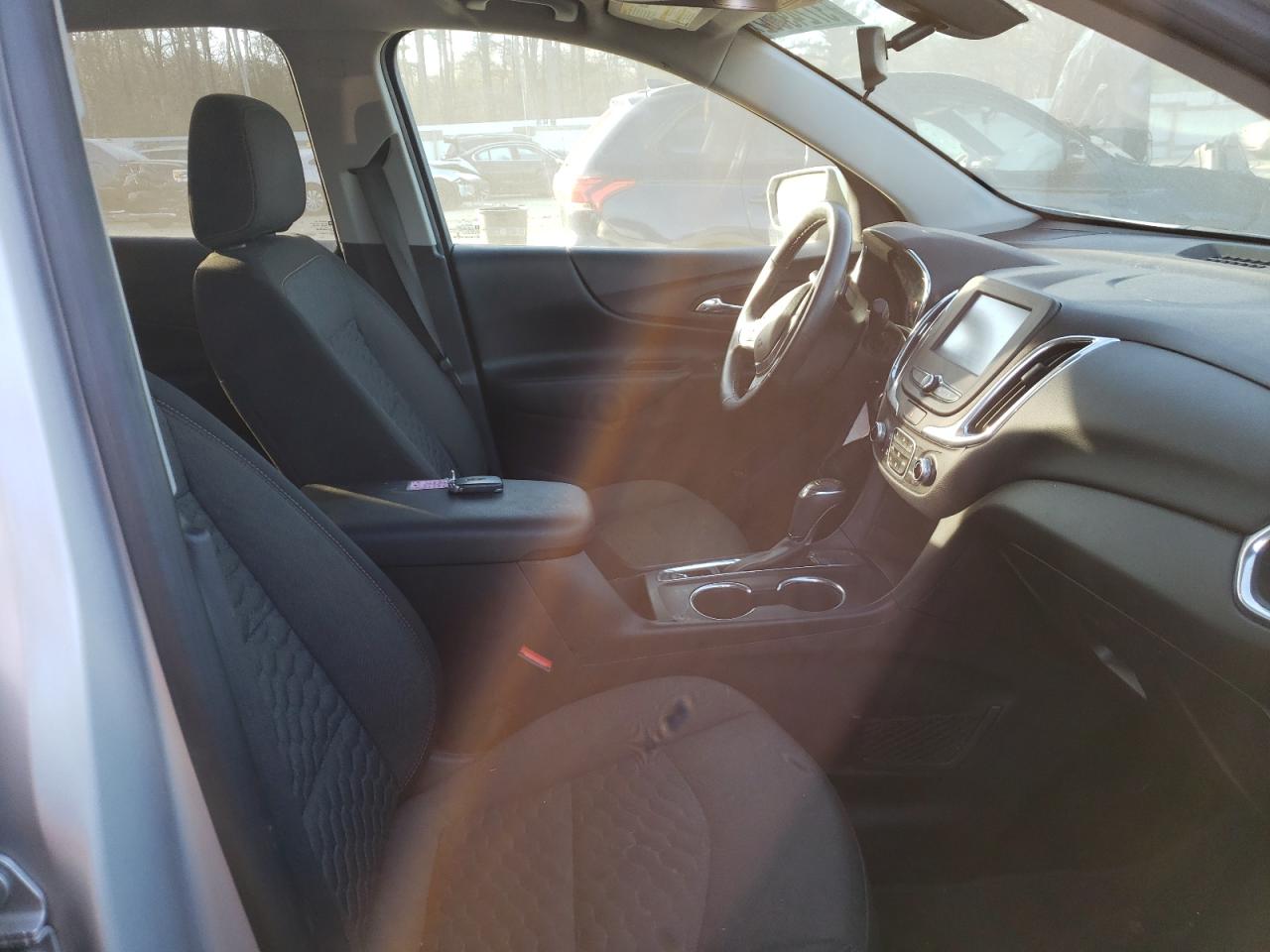 Photo 5 from auction – 2018 CHEVROLET EQUINOX LT with VIN 2GNAXJEV2J6169883