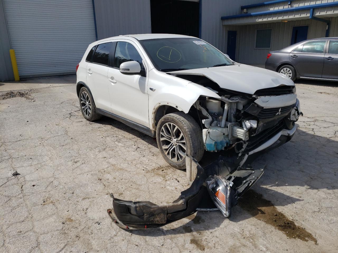 MITSUBISHI OUTLANDER 2017 with VIN JA4AR3AU6HZ011079 - Photo from auction