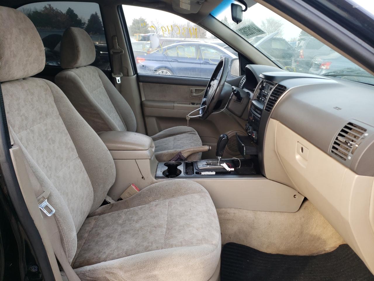 Photo 5 from auction – 2005 KIA SORENTO EX with VIN KNDJC733455369383