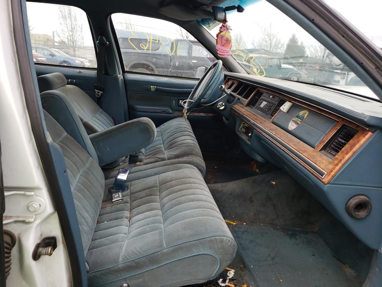 Photo 5 from auction – 1993 LINCOLN TOWN CAR E with VIN 1LNLM81W5PY695117