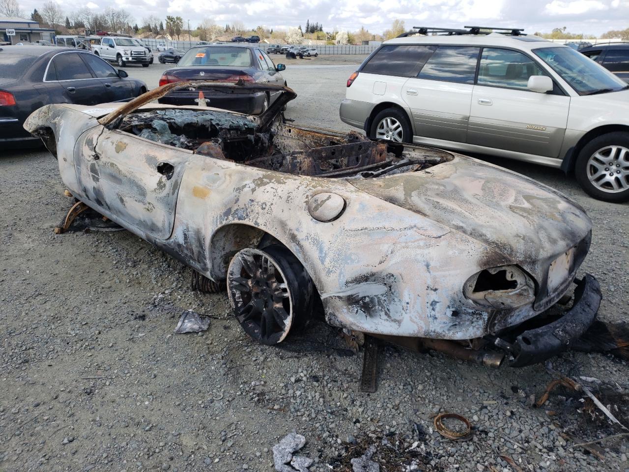 Photo 3 from auction – 2000 JAGUAR XK8 with VIN SAJJA42C4YNA06192