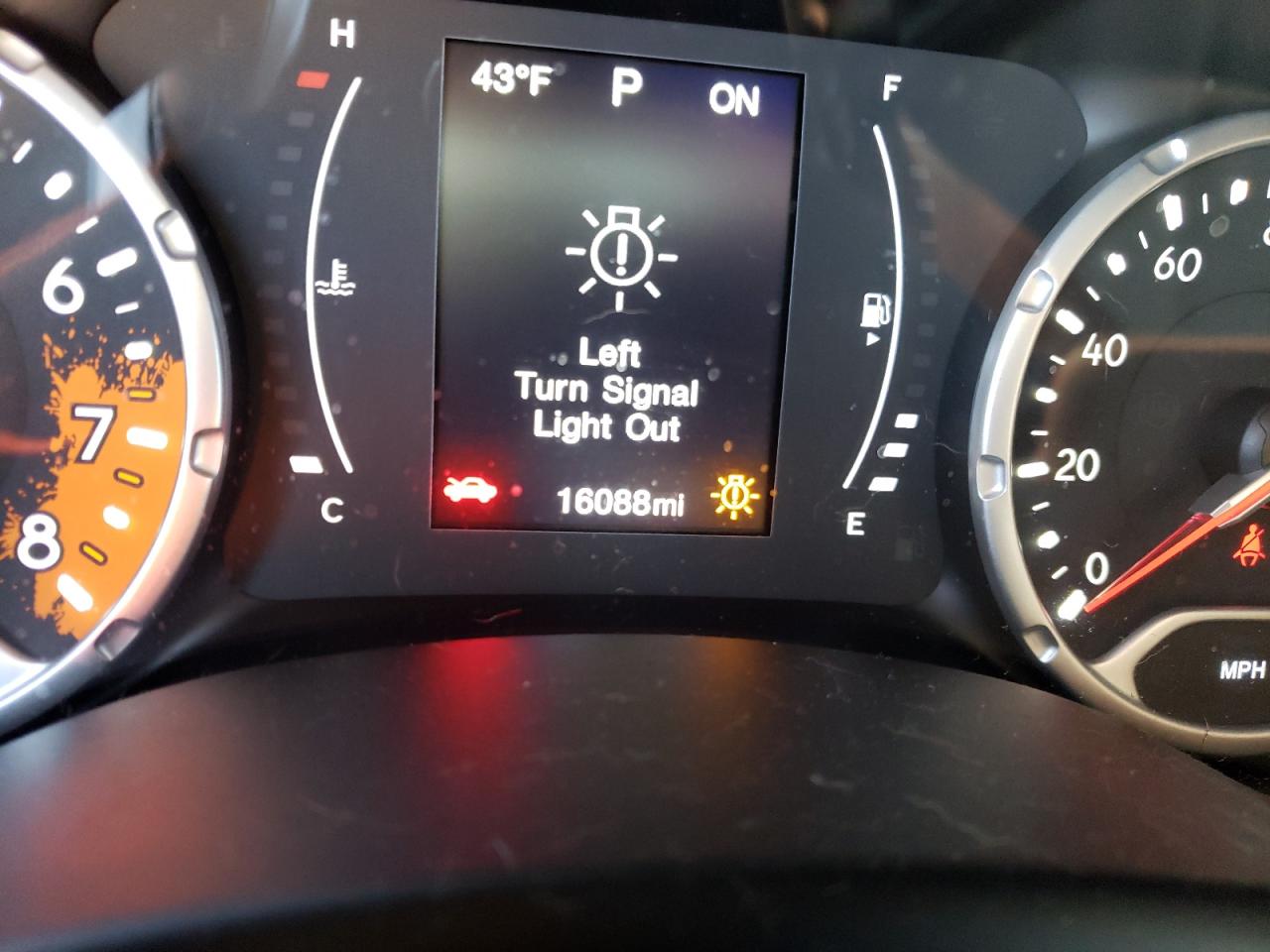 Photo 8 from auction – 2018 JEEP RENEGADE L with VIN ZACCJABB6JPH08487