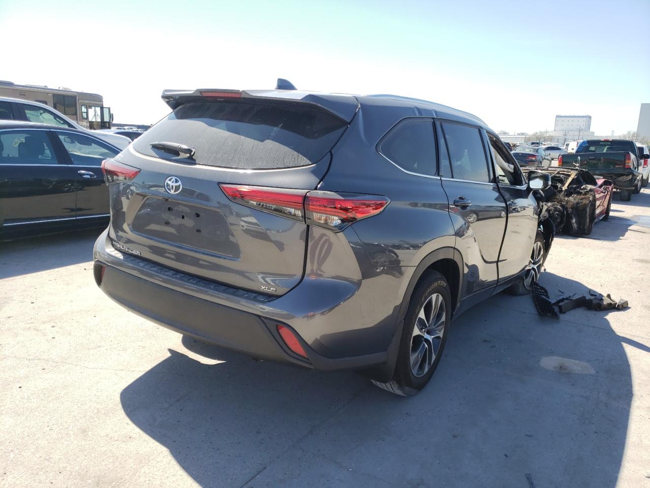 Photo 4 from auction – 2021 TOYOTA HIGHLANDER with VIN 5TDGZRAH3MS083942