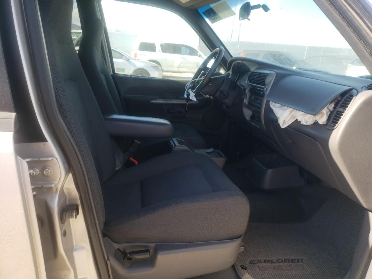 Photo 5 from auction – 2002 FORD EXPLORER S with VIN 1FMZU77E52UD27183