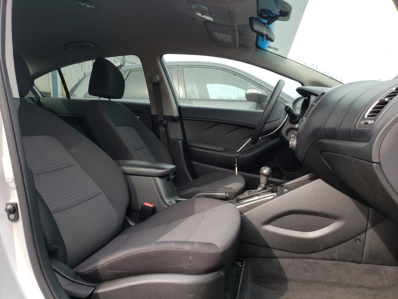 Photo 5 from auction – 2017 KIA FORTE LX with VIN 3KPFL4A73HE107583