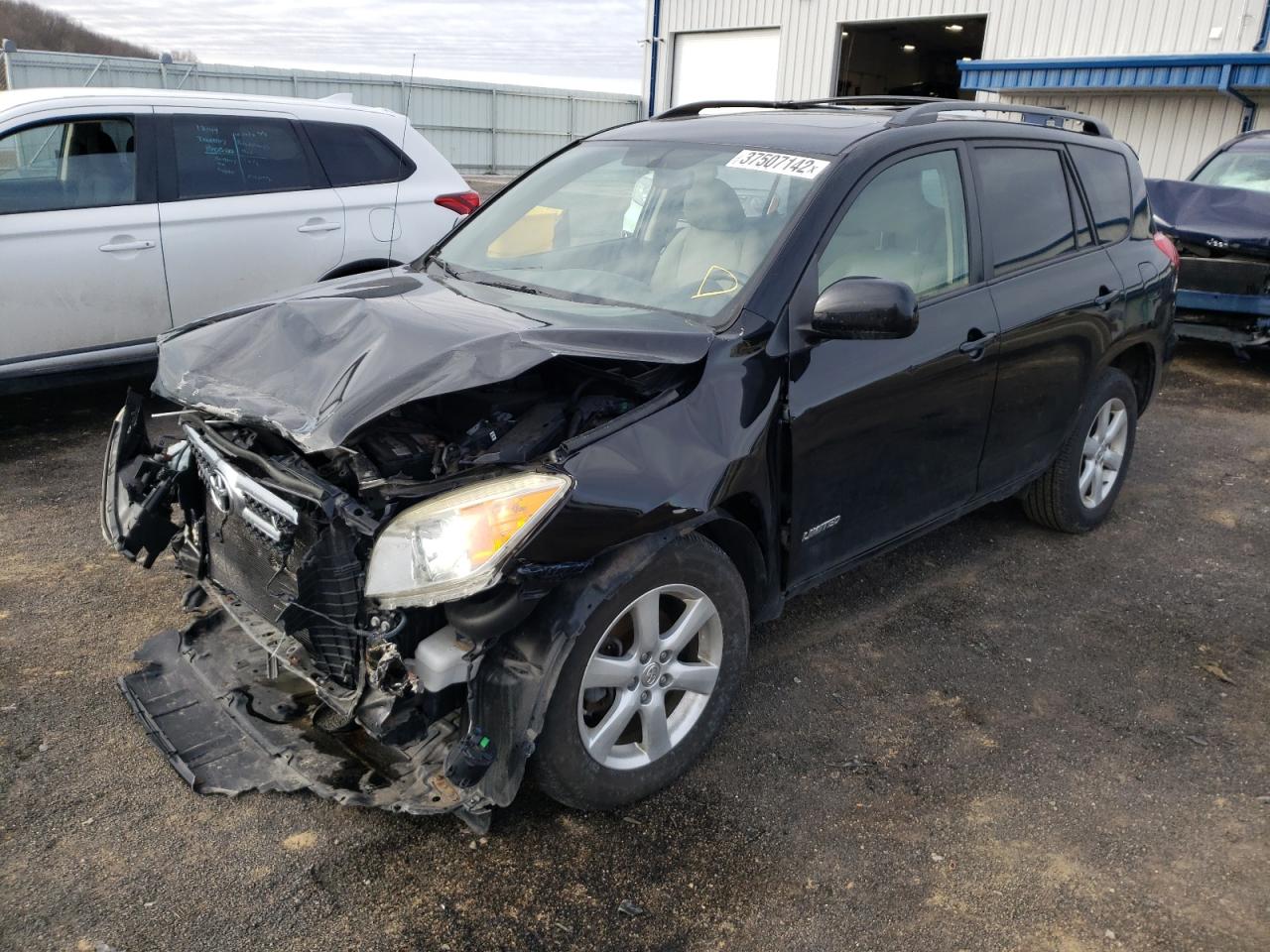 Photo 2 from auction – 2006 TOYOTA RAV4 LIMIT with VIN JTMBK31V565010002