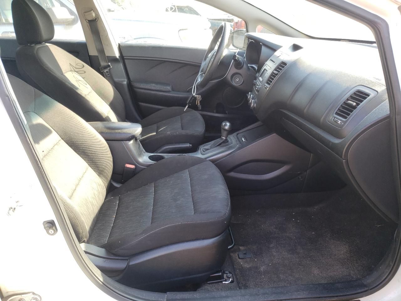 Photo 5 from auction – 2016 KIA FORTE LX with VIN KNAFK4A66G5594344