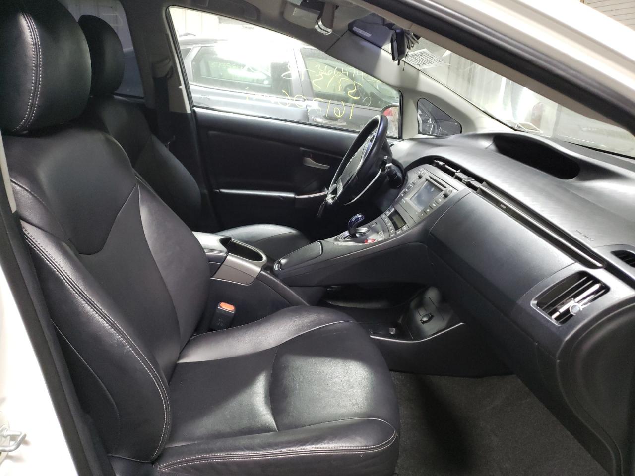 Photo 5 from auction – 2015 TOYOTA PRIUS with VIN JTDKN3DU8F0395627