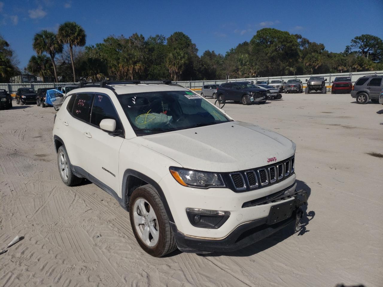 JEEP COMPASS LA 2018 with VIN 3C4NJDBB4JT177843 - Photo from auction