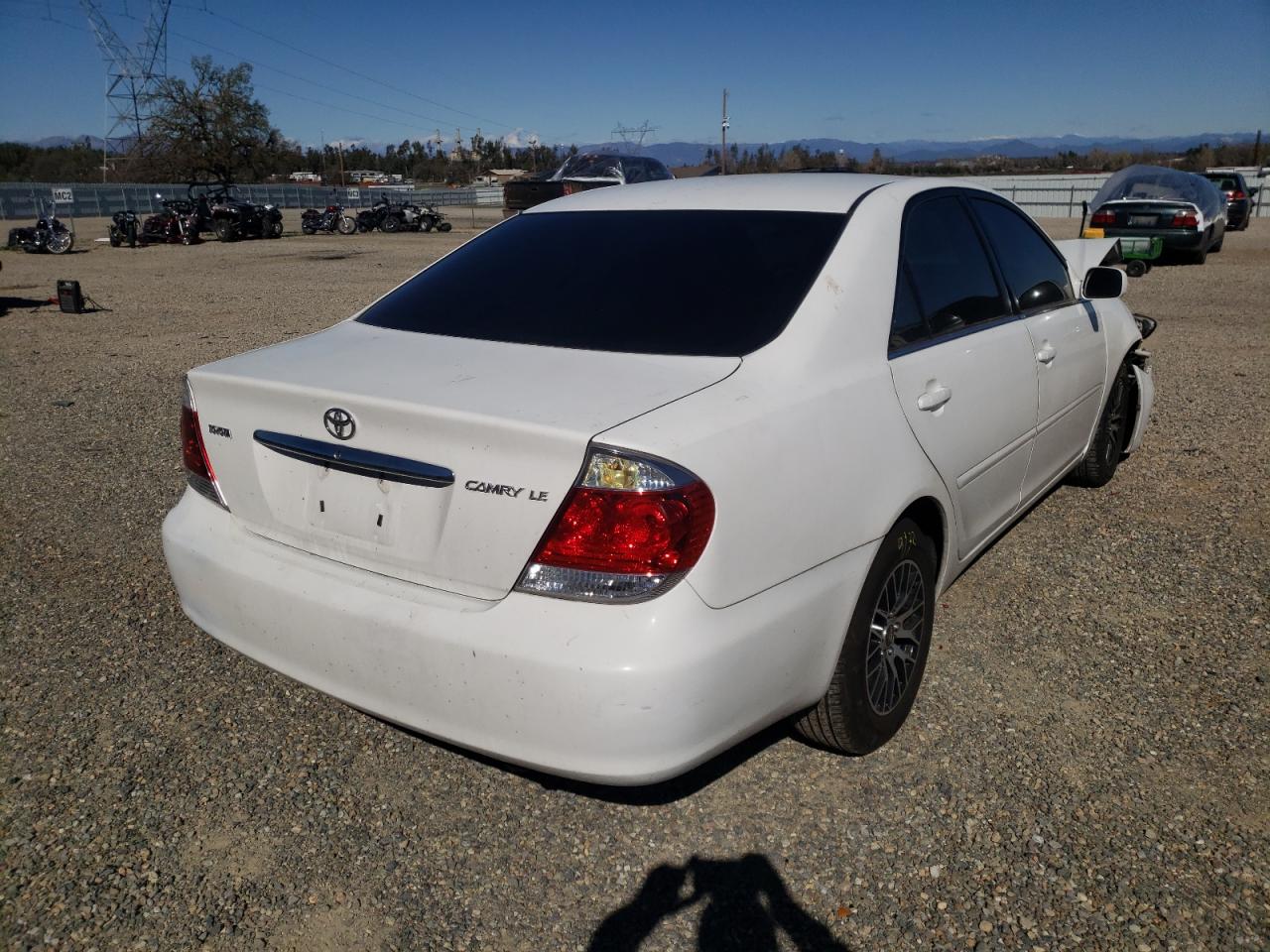 Photo 4 from auction – 2005 TOYOTA CAMRY LE with VIN 4T1BE32K05U016852