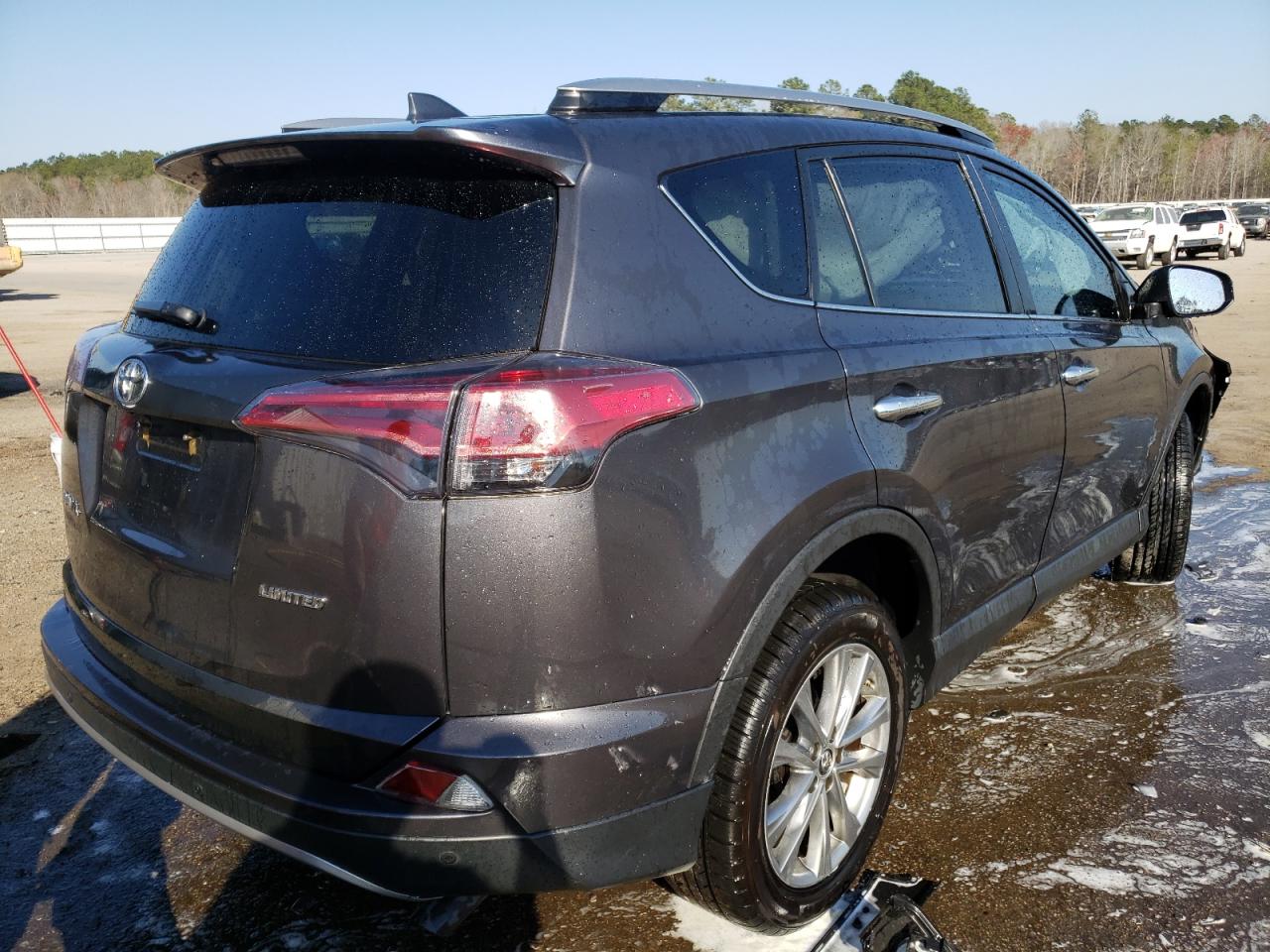 Photo 4 from auction – 2017 TOYOTA RAV4 LIMIT with VIN 2T3YFREV8HW371408