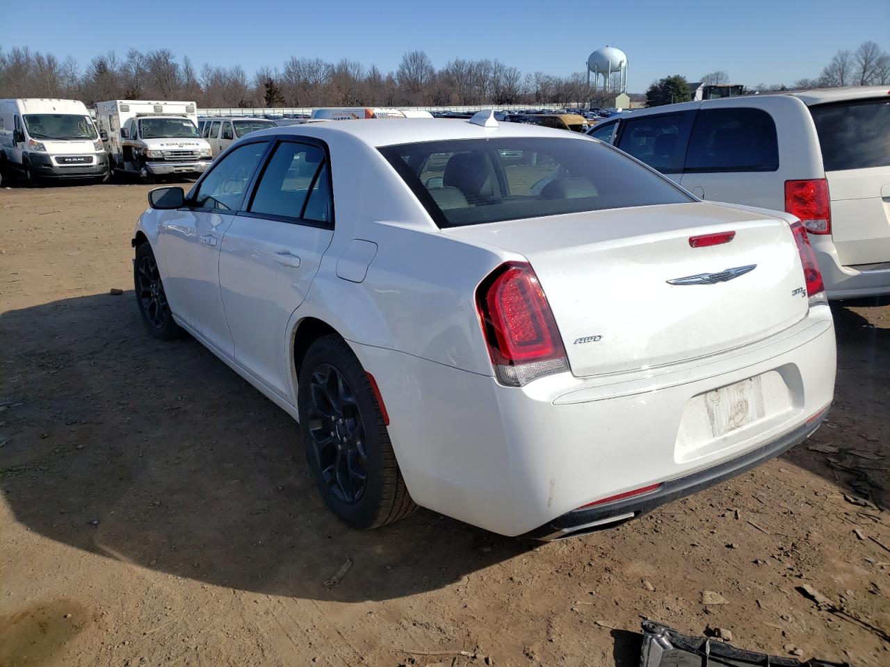 Photo 3 from auction – 2019 CHRYSLER 300 S with VIN 2C3CCAGG5KH634422