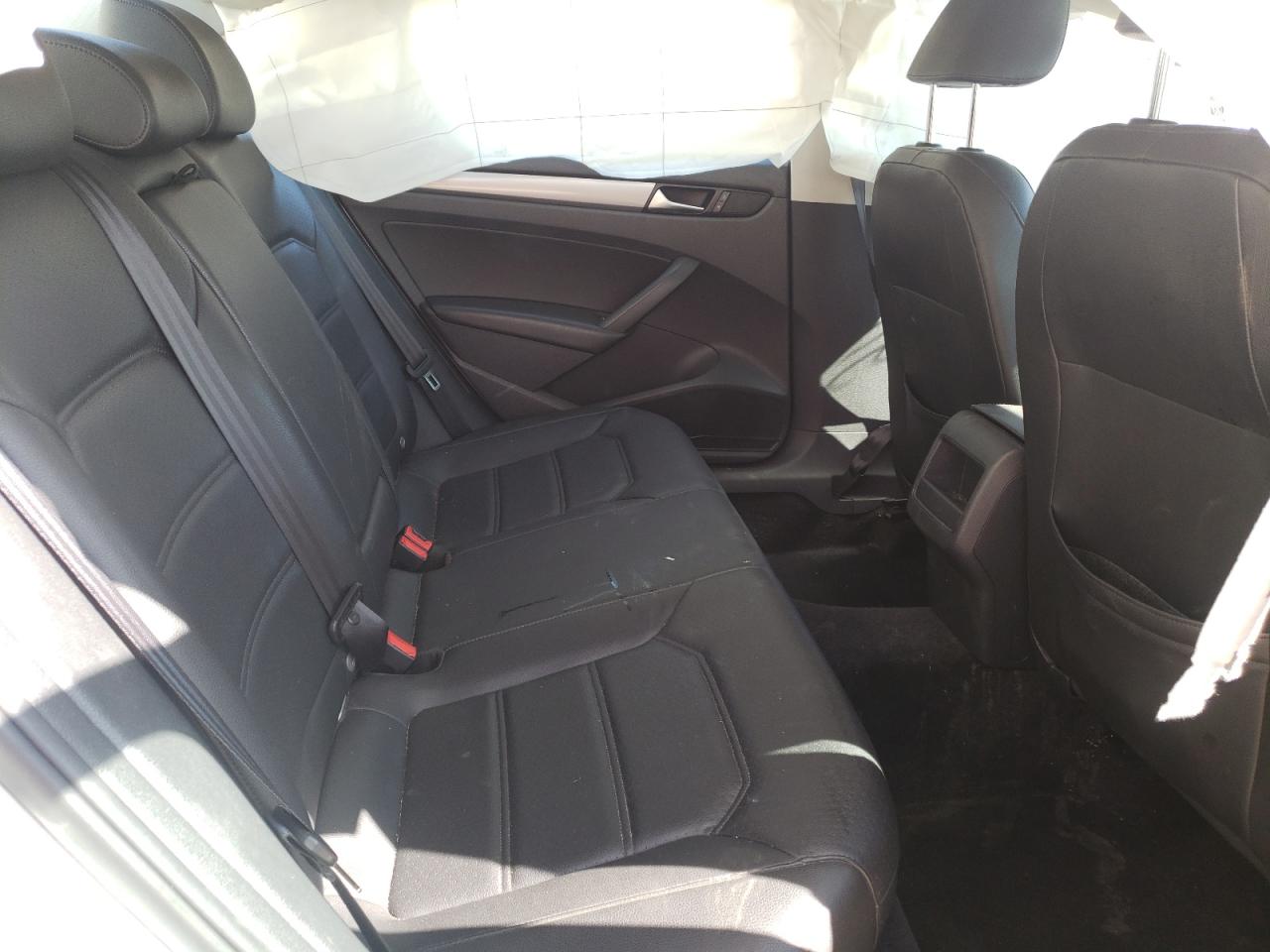 Photo 6 from auction – 2015 VOLKSWAGEN PASSAT S with VIN 1VWAT7A34FC022472