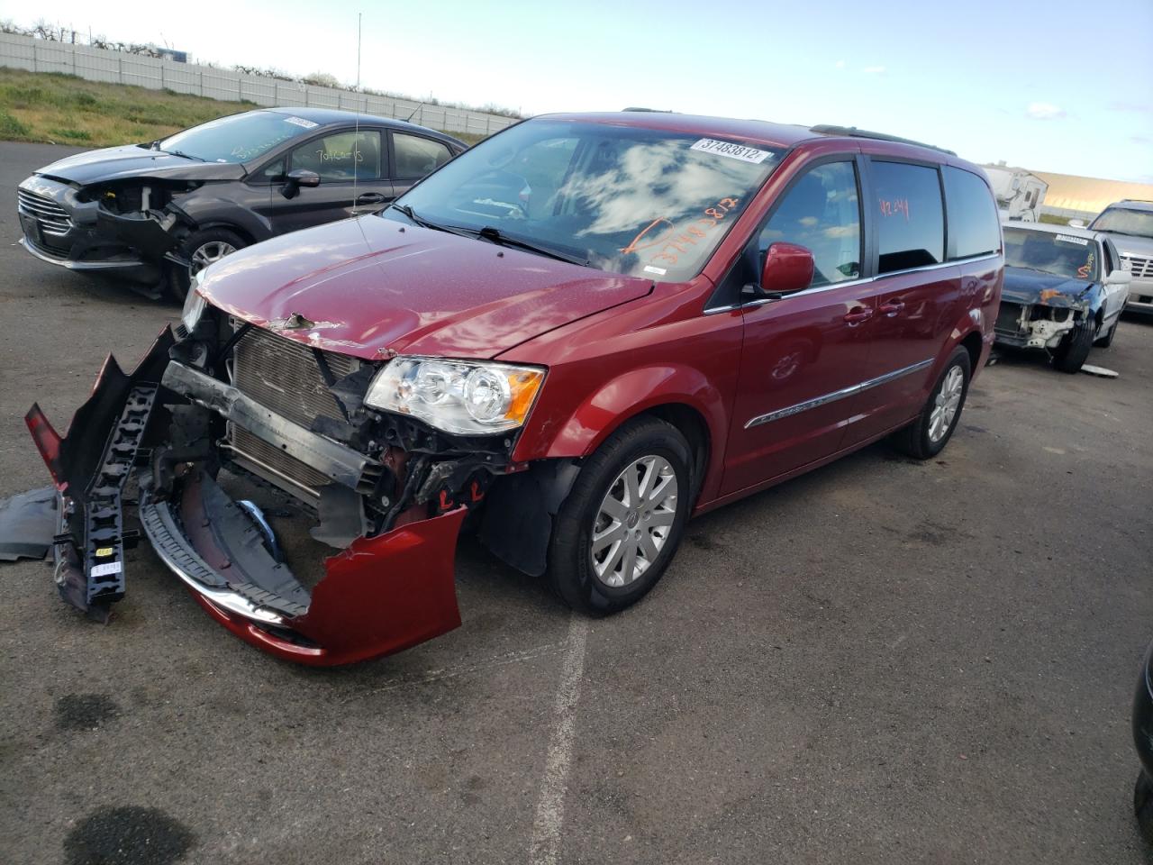 Photo 2 from auction – 2016 CHRYSLER TOWN & COU with VIN 2C4RC1BG3GR112256