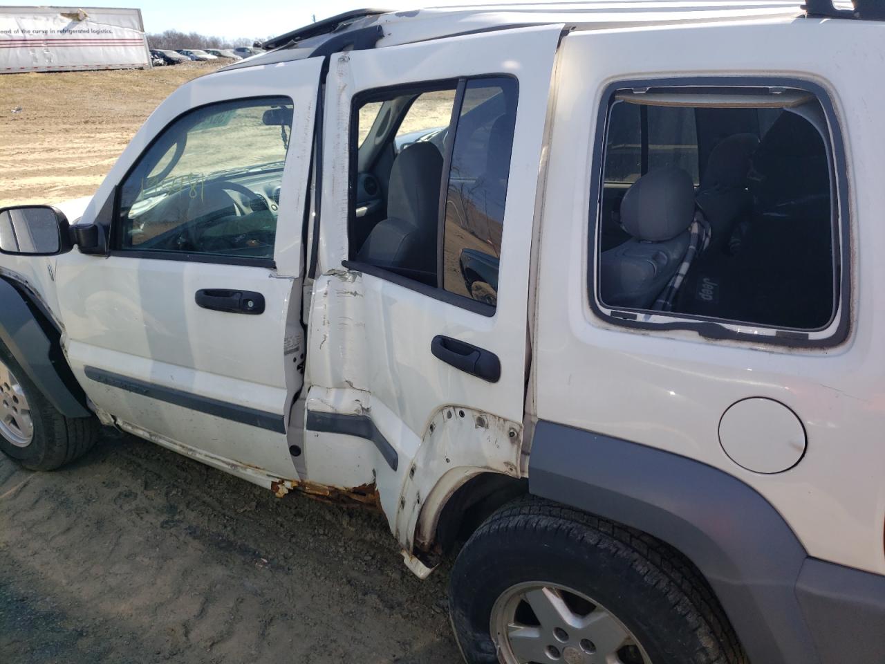 Photo 9 from auction – 2005 JEEP LIBERTY SP with VIN 1J4GL48K55W584753