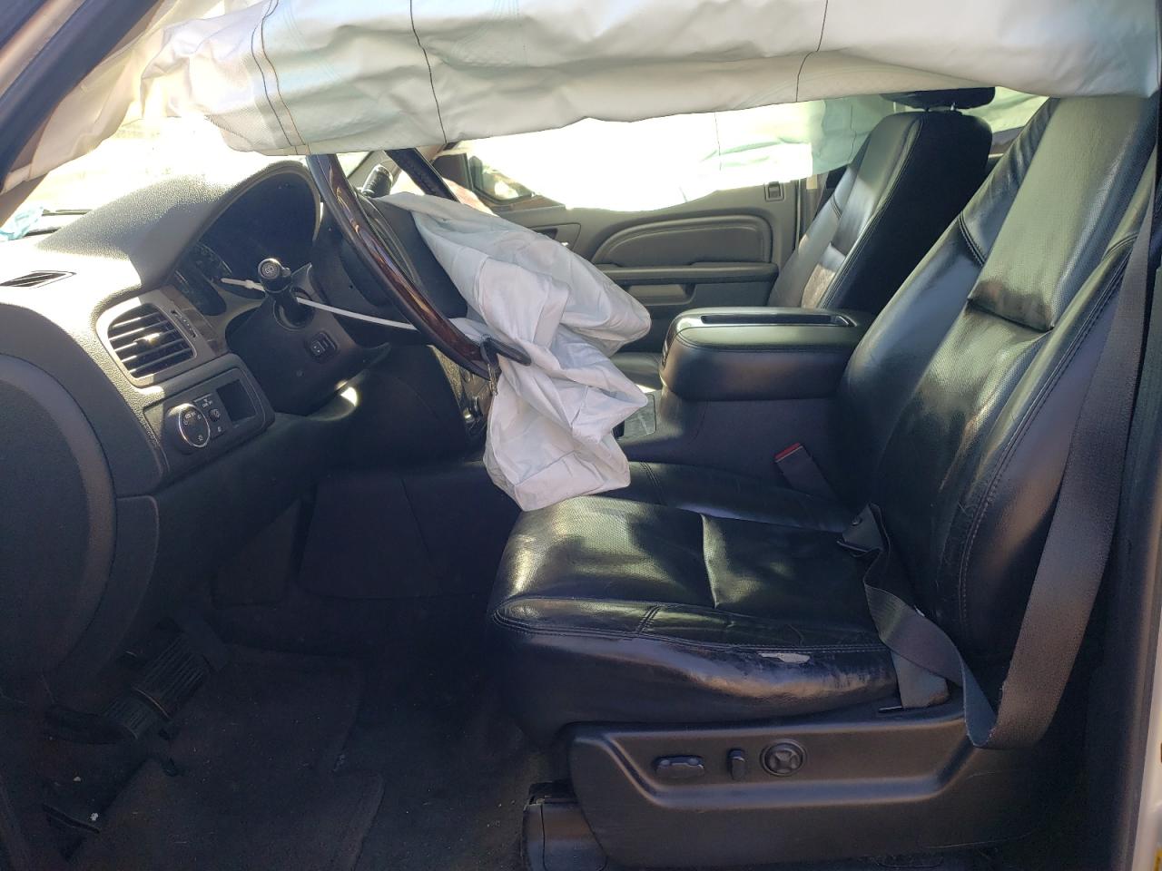 Photo 5 from auction – 2010 GMC YUKON XL D with VIN 1GKUKMEF2AR273071