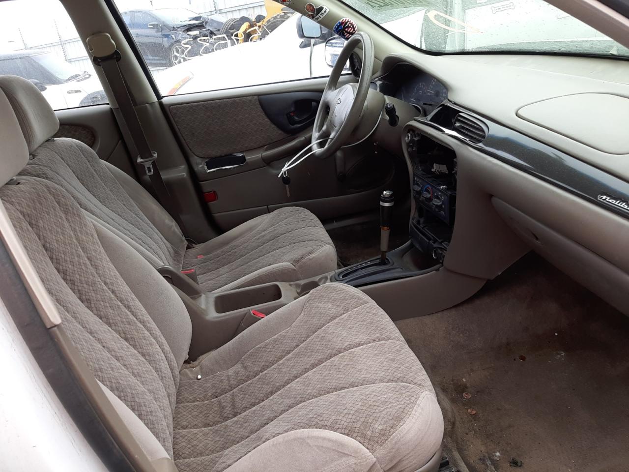 Photo 5 from auction – 2000 CHEVROLET MALIBU with VIN 1G1ND52JXY6120080