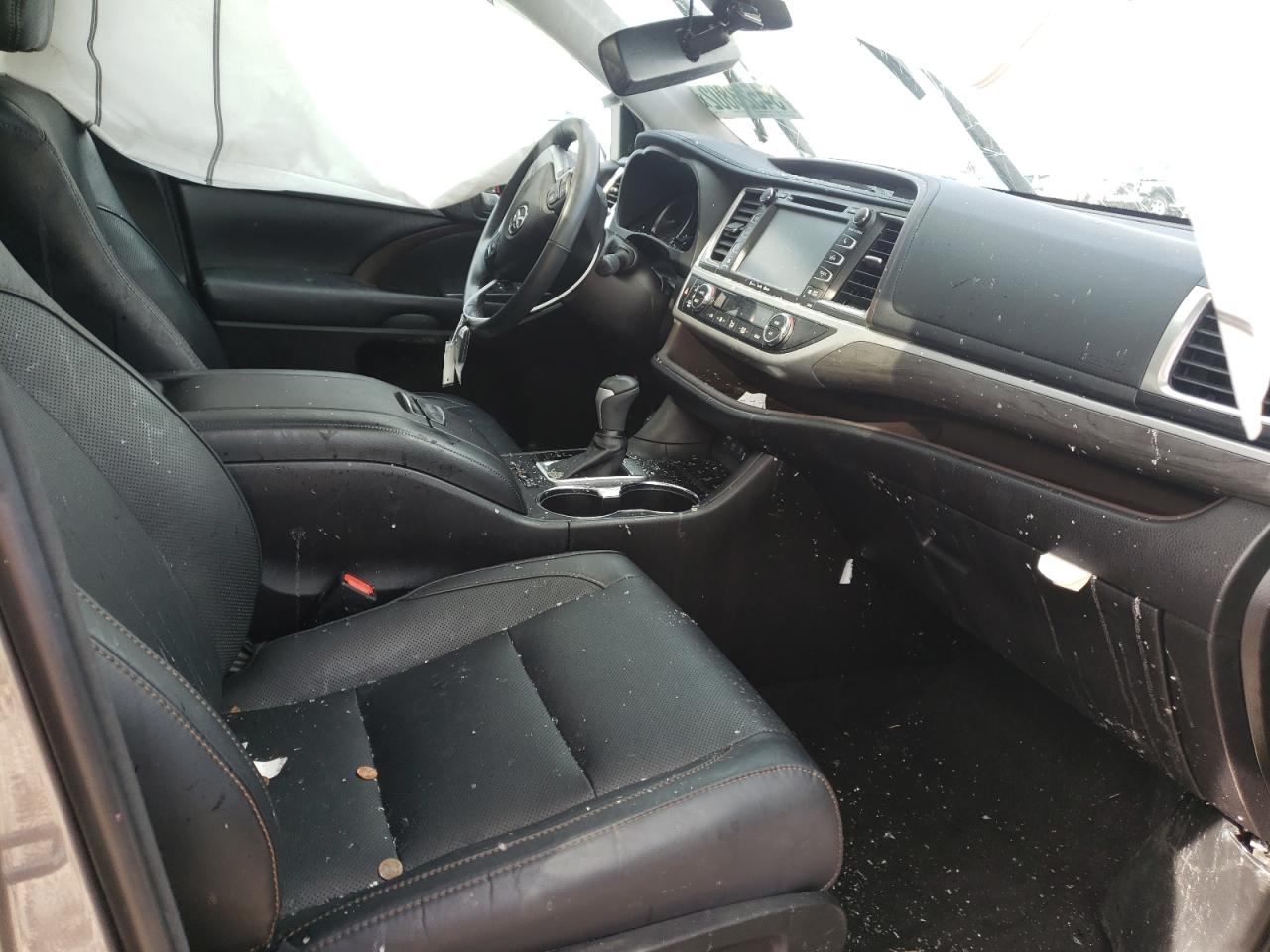 Photo 5 from auction – 2018 TOYOTA HIGHLANDER with VIN 5TDDZRFH6JS498955