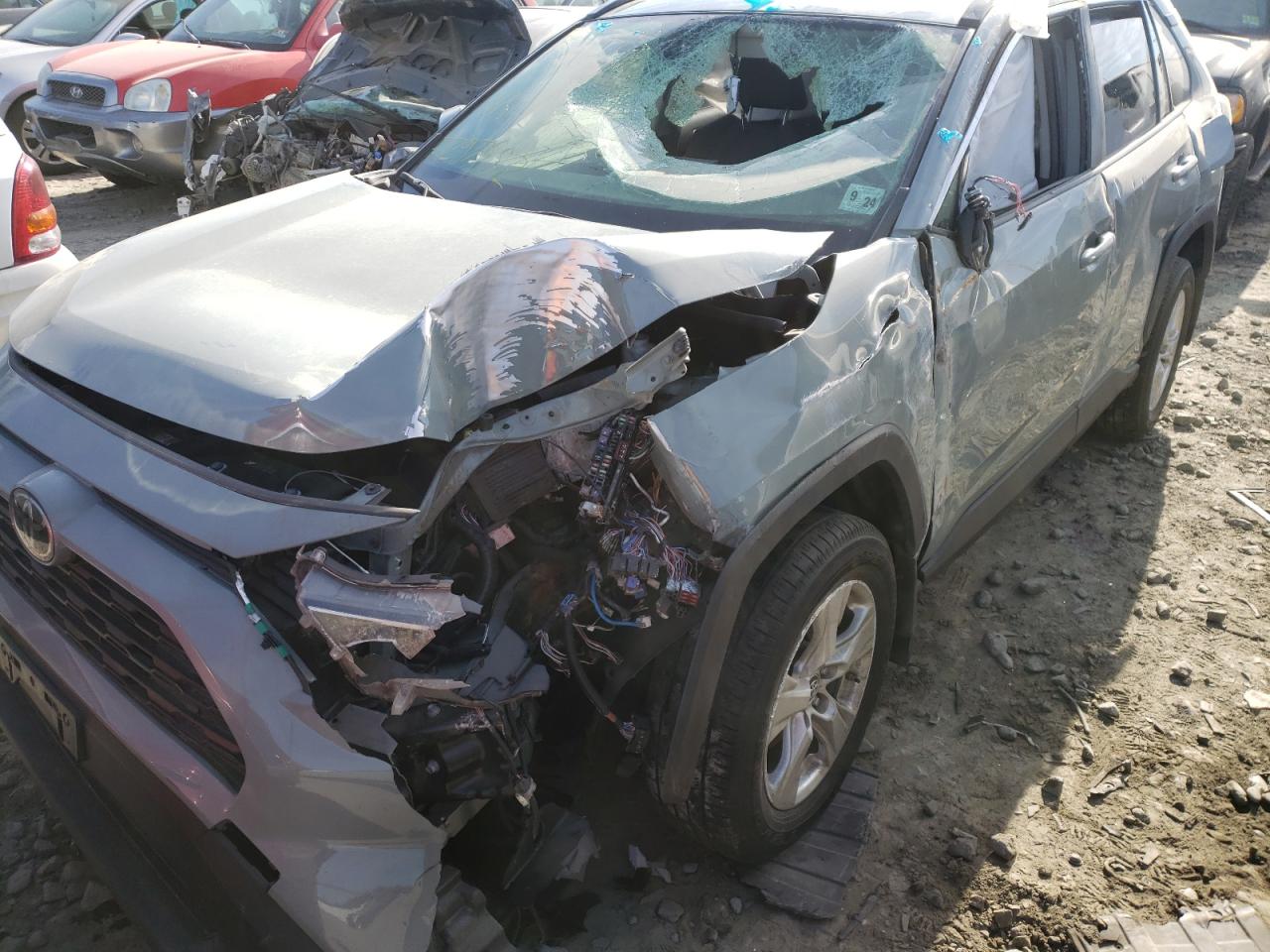 Photo 9 from auction – 2019 TOYOTA RAV4 XLE with VIN JTMP1RFV8KJ019668