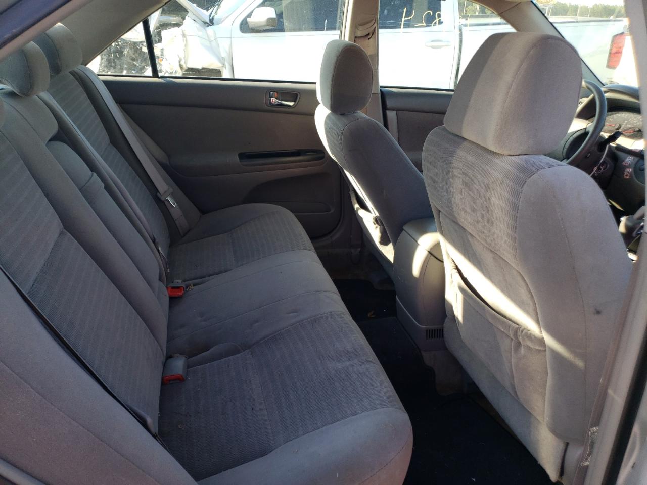 Photo 6 from auction – 2005 TOYOTA CAMRY LE with VIN 4T1BE32K05U554841
